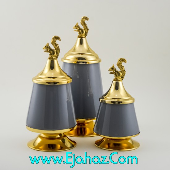 کندی پذیرایی هرمی سه سایز طوسی طلایی کندی پذیرایی هرمی سه سایز طوسی طلایی