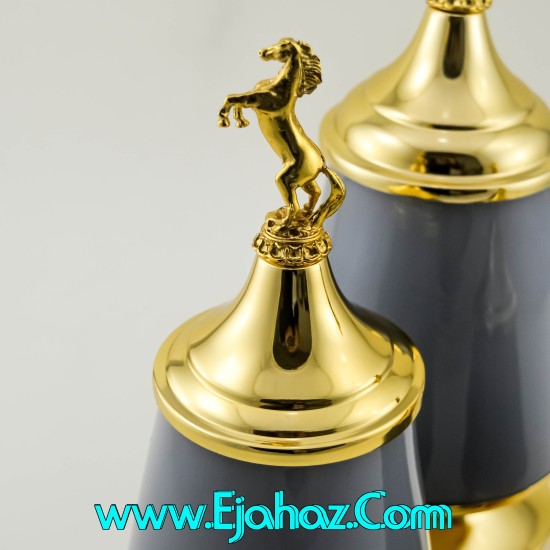 کندی پذیرایی هرمی سه سایز طوسی طلایی کندی پذیرایی هرمی سه سایز طوسی طلایی